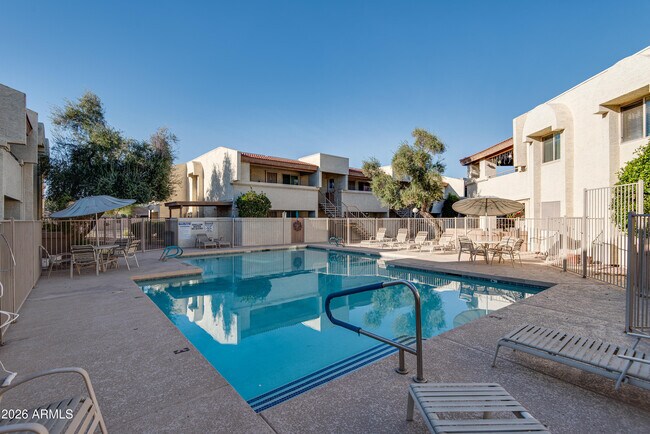 Building Photo - 4150 E Cactus Rd