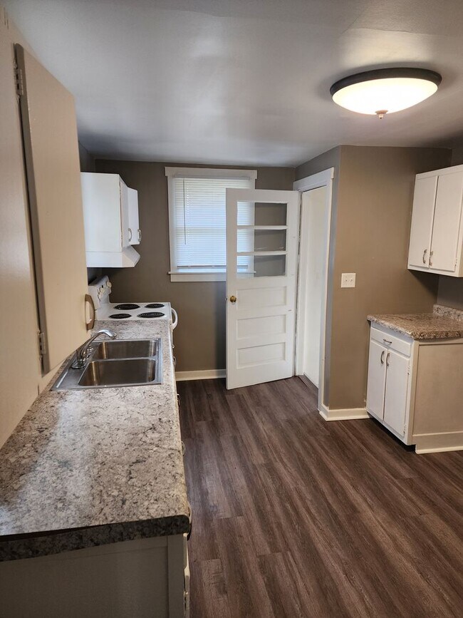 Building Photo - Two unit duplex