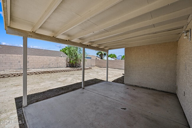 Building Photo - 1060 W Mesquite Ave