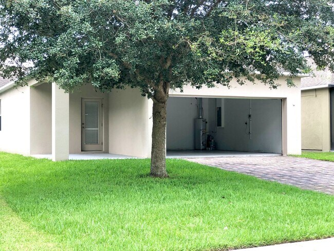 Building Photo - Beautiful 3/2 Spacious Home with a Covered...