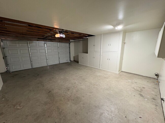 Building Photo - SE Visalia home Rent Ready!