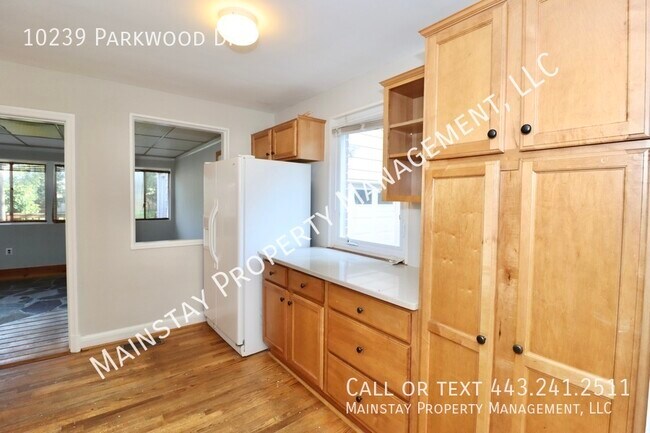 Building Photo - 10239 Parkwood Dr