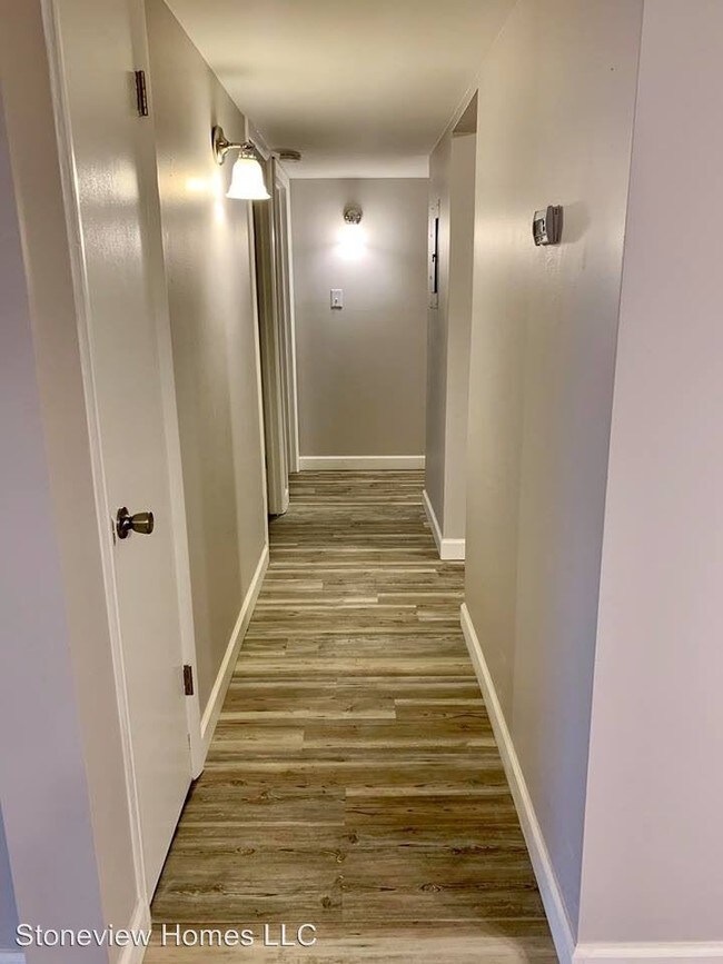 Building Photo - 724 Teasel Dr