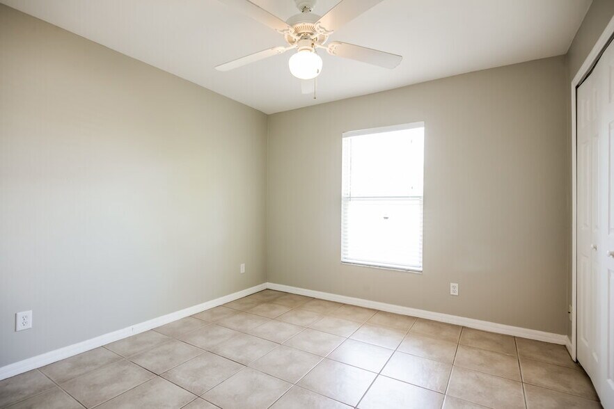 Building Photo - 229 SW 43rd Ln