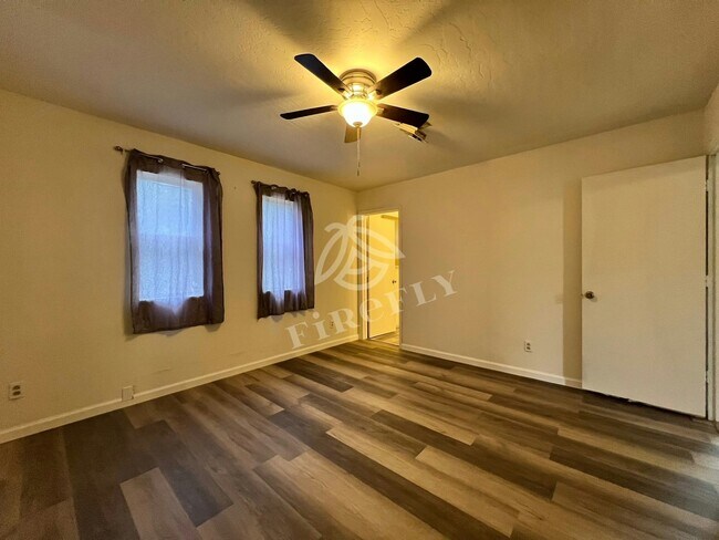 Building Photo - 410 S El Cajon Cir
