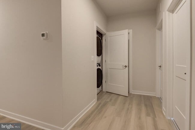 Building Photo - 43798 Middleway Ter