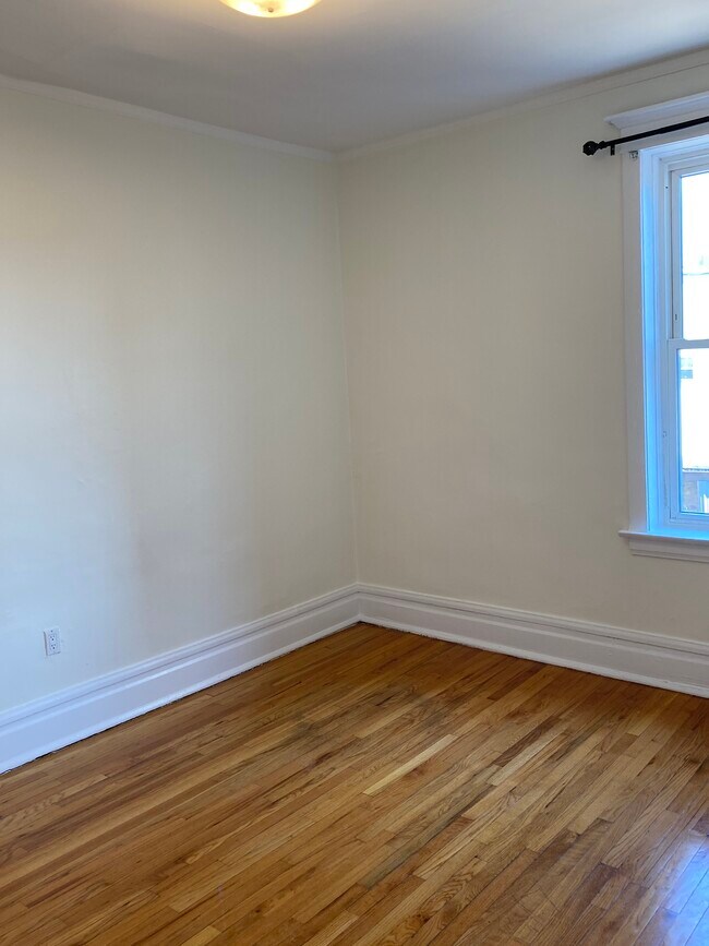 Building Photo - 4719 N Lincoln Ave