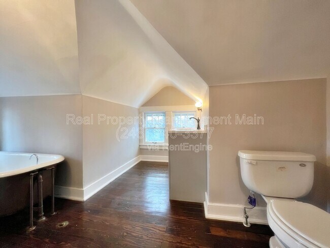 Building Photo - 1525 Edison St