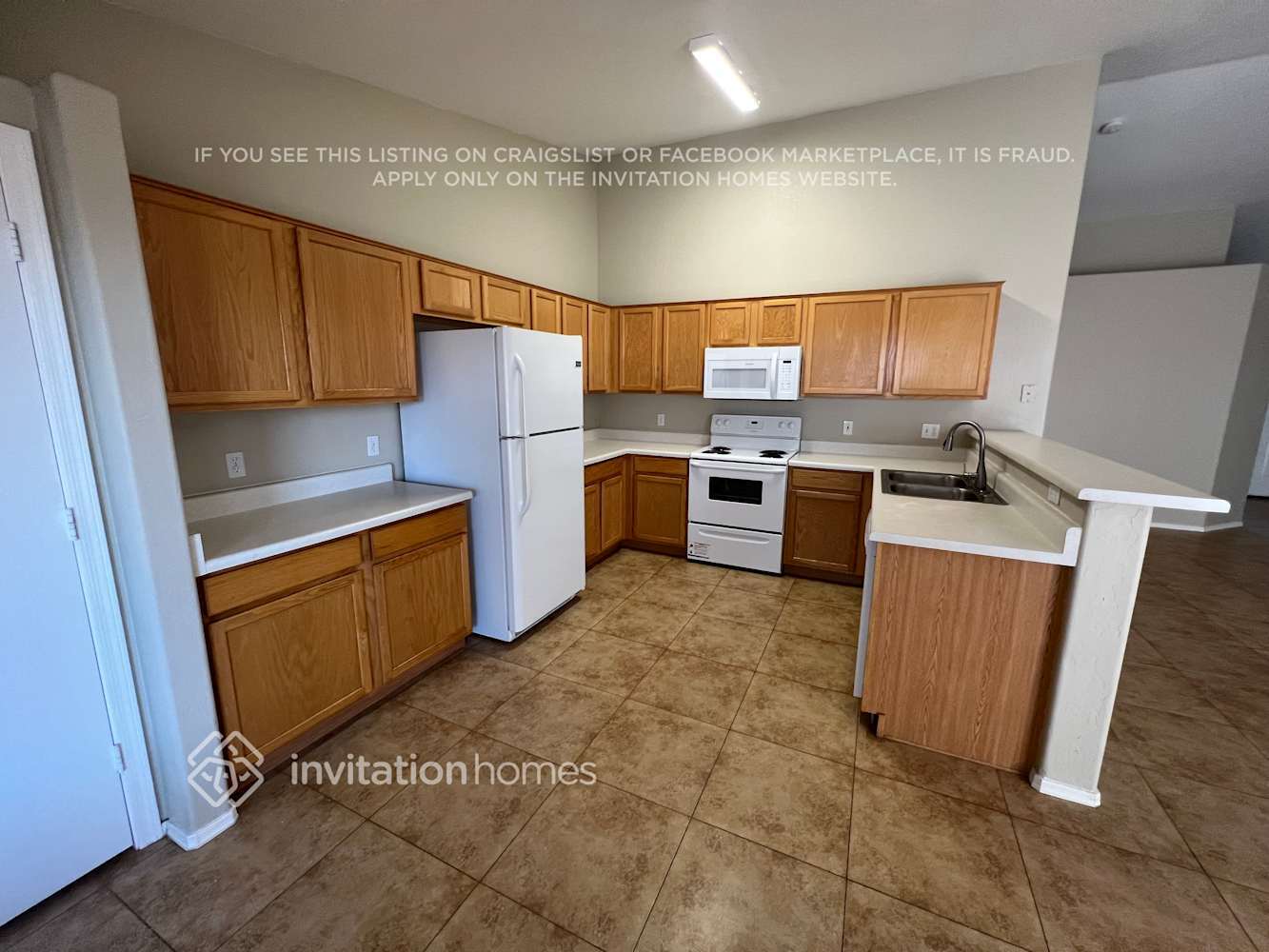Building Photo - 504 N Hassett