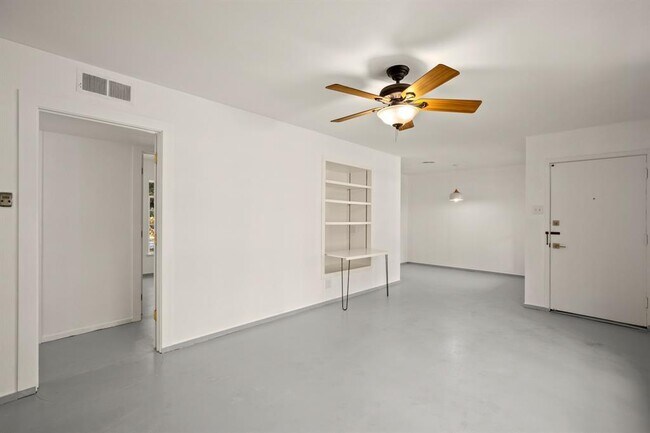 Building Photo - 1207 Southwood Rd