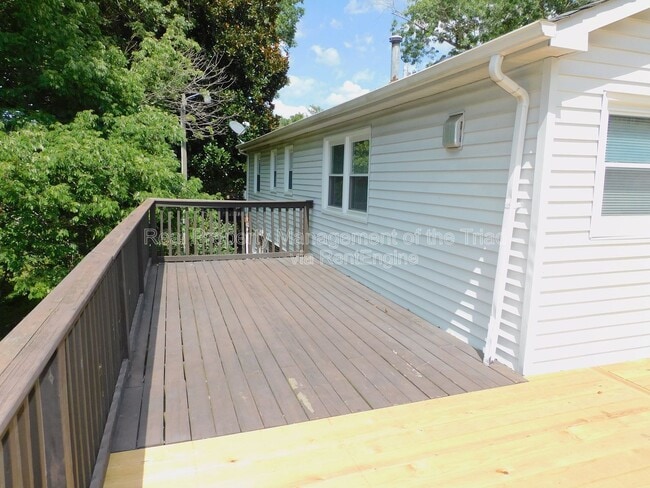 Building Photo - 911 Tipperary Dr