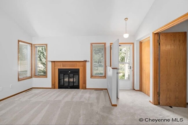 Building Photo - 3 BEDROOM, 2 BATHROOM TOWNHOME WITH 1 CAR ...