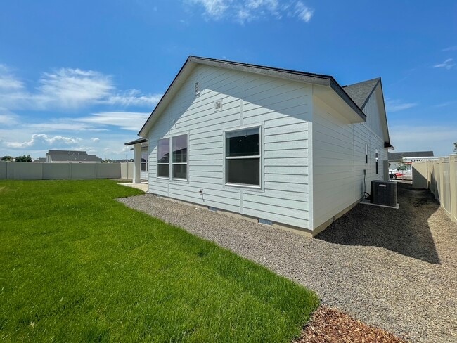Building Photo - 12633 Dovekie St
