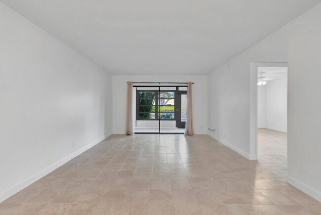 Building Photo - 15364 Lakes of Delray Blvd