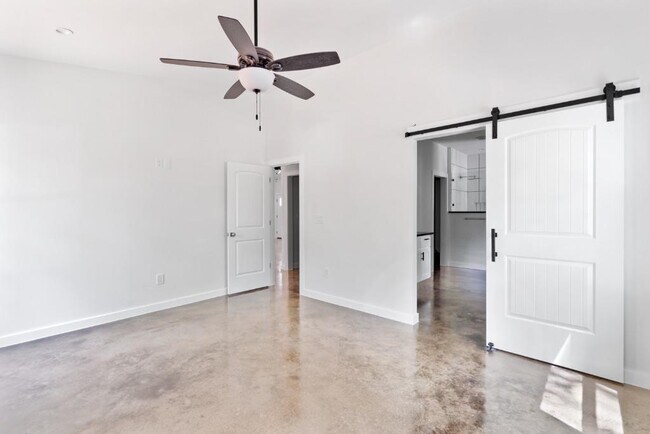 Building Photo - 319 Lamaloa Ln
