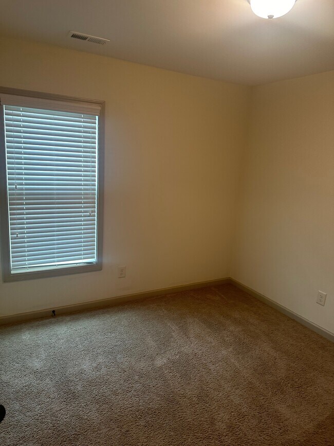 Building Photo - 152 McDowell Pkwy