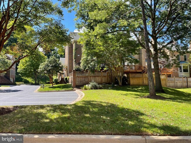 Building Photo - 9715 Whitley Park Pl