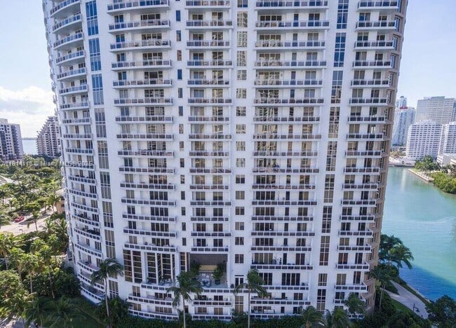 Primary Photo - 901 Brickell Key Blvd