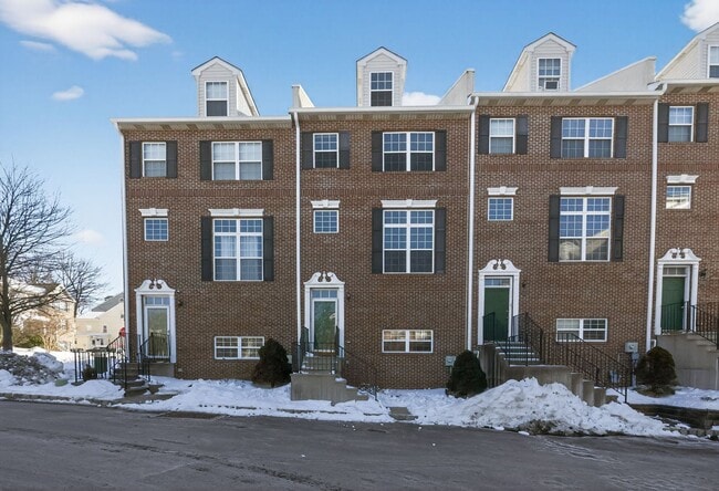 Building Photo - Gorgeous Recently Renovated 3 BR, 2.5 Bath Conshohocken Townhome!