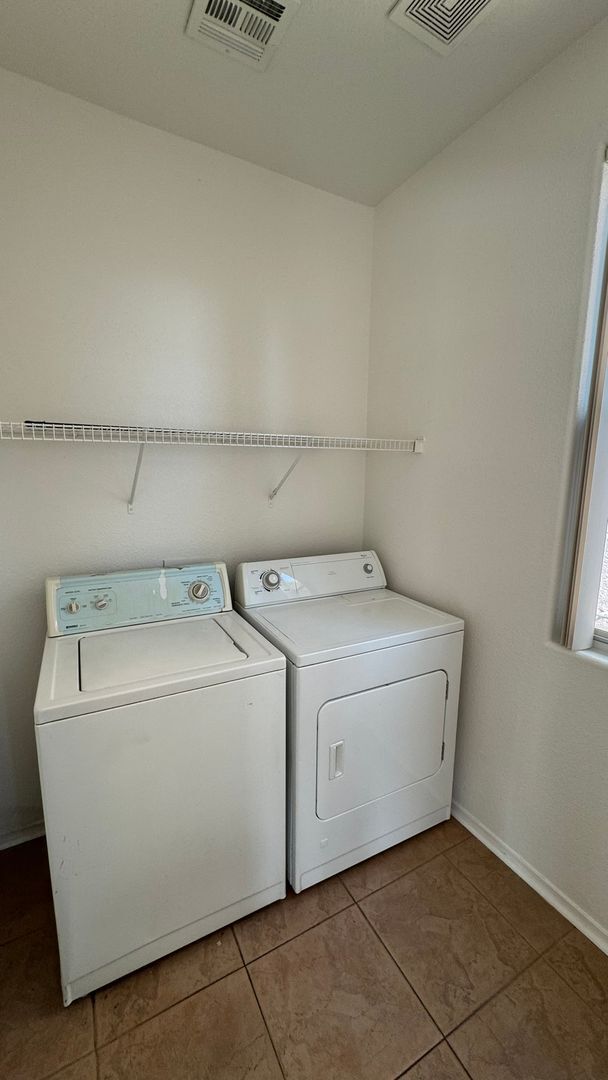 Building Photo - Gated 3 bedroom short term rental