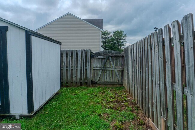 Building Photo - 9836 Plaza View Way