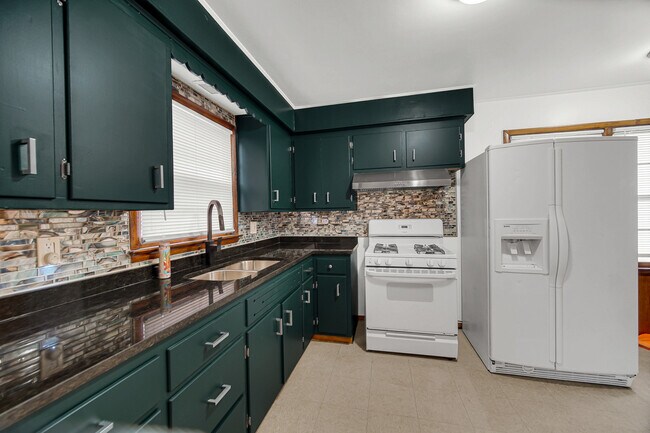 Building Photo - 2611 Ellen Ave