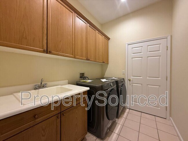 Building Photo - 1633 Sparrowhawk St