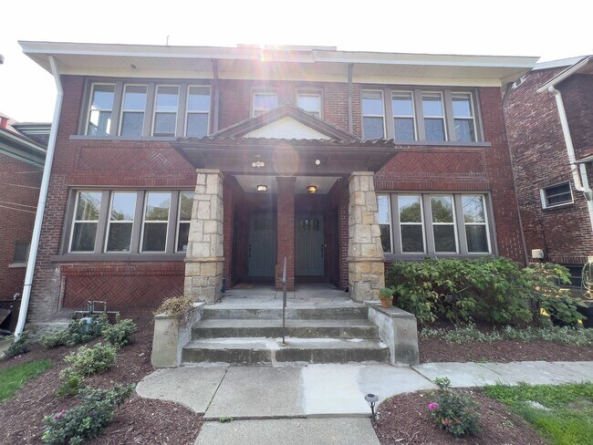 Building Photo - 6608 Dalzell Pl