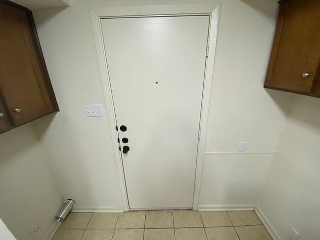 Building Photo - Duplex Homes 3/2/2