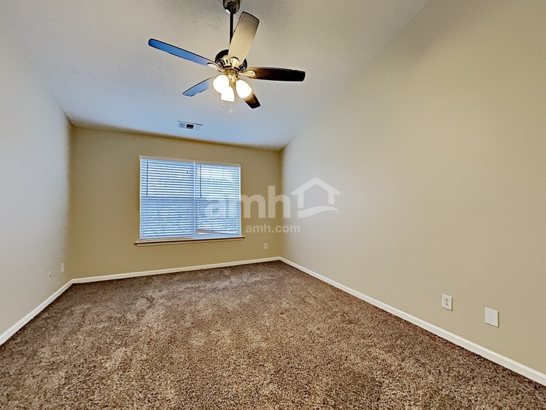 Building Photo - 6252 Whitetail Ct NW