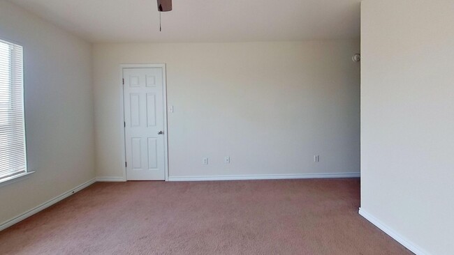 Building Photo - 4006 Cambridge Dr