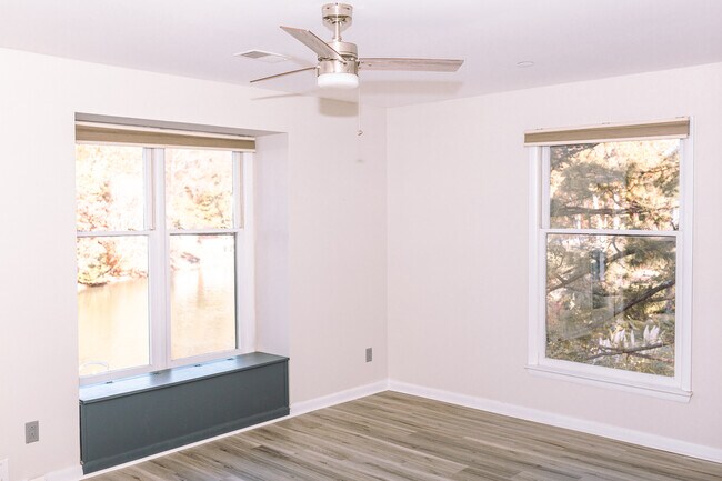 Building Photo - 9808 Emerald Point Dr