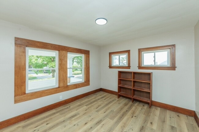 Building Photo - 2233 E 33rd St
