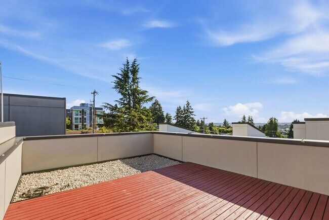Building Photo - Trendy West Seattle Townhome w/Air Conditioning and Rooftop Deck