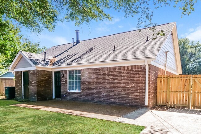 Building Photo - 2813 Arbor Lane Cove
