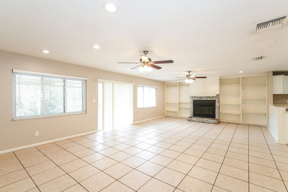 Building Photo - 15709 Squirrel Tree Pl