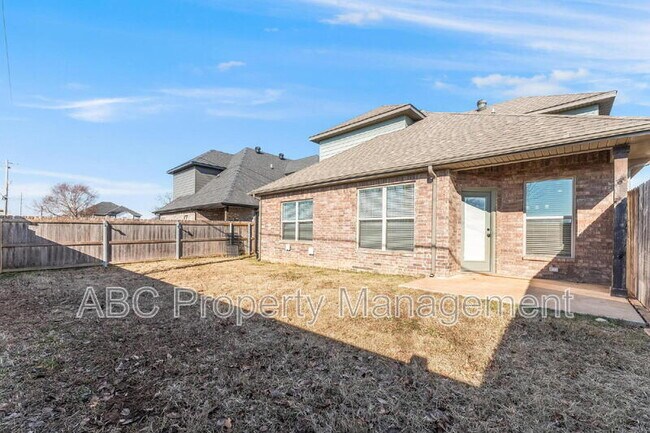 Building Photo - 3307 SW Hillstone Ave