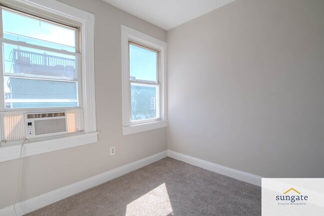 Building Photo - 3507 Elm Ave