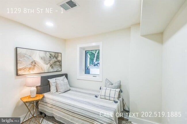 Building Photo - 1129 8th St NE