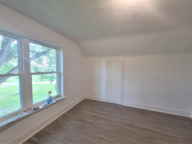 Building Photo - 613 Grundy Rd