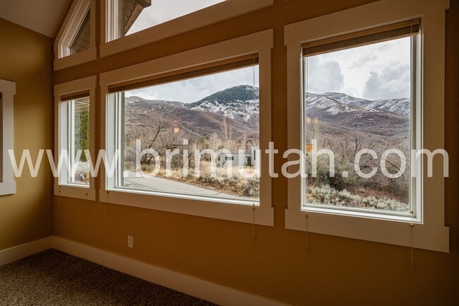 Building Photo - 105 Young Oak Rd