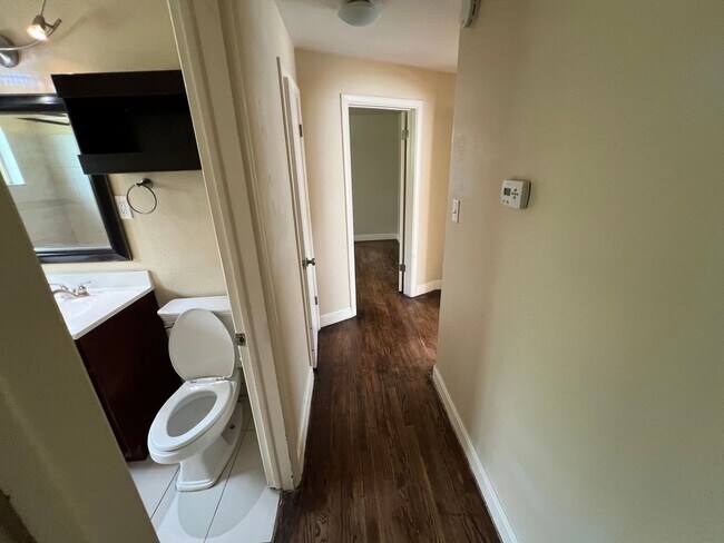Building Photo - Spacious Lakewood Home
