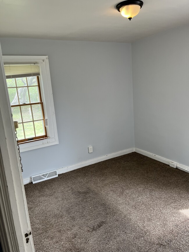 Building Photo - 5211 Shady Ln