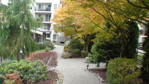 Building Photo - Modern condo near downtown Seattle! Parkin...