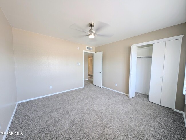 Building Photo - 612 Somerset Dr