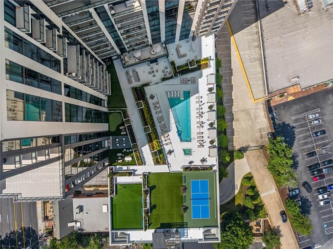Building Photo - 2425 Peachtree Rd NE