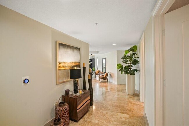 Building Photo - 715 Bayshore Dr