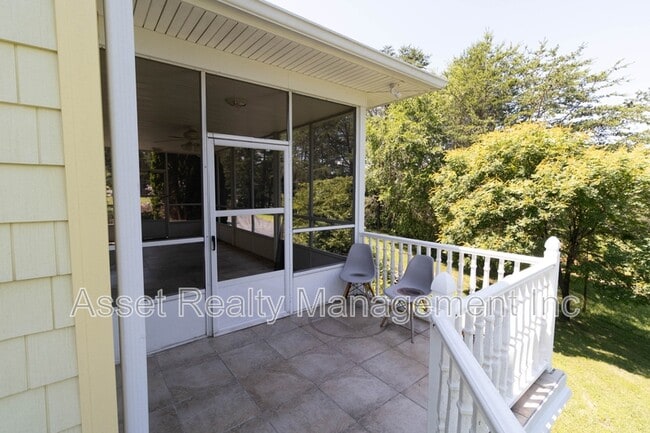 Building Photo - 2084 Allenridge Dr