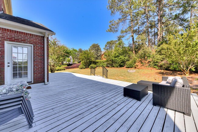 Building Photo - 211 Kestwick Dr W