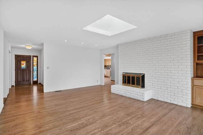 Building Photo - Absolutely Beautiful 4BR 3.5BA 2 Story Home in quiet neighborhood in Los Altos